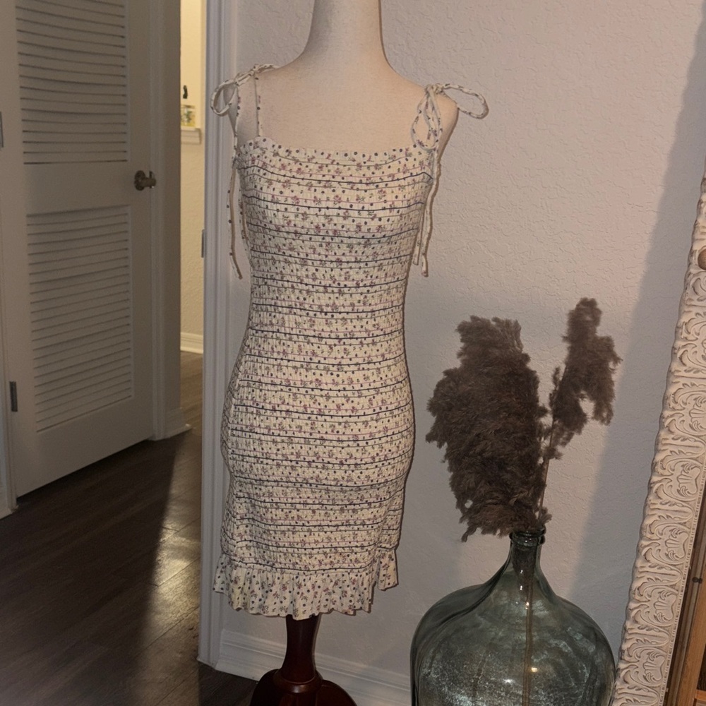 Storia Cream and Purple Floral Midi Dress